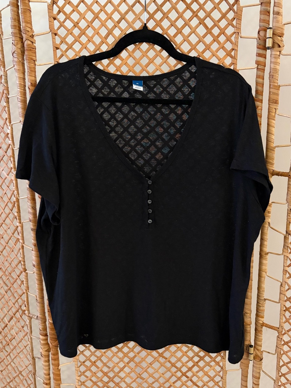 Old Navy Women’s Black Short Sleeve V-Neck Button Front Tee